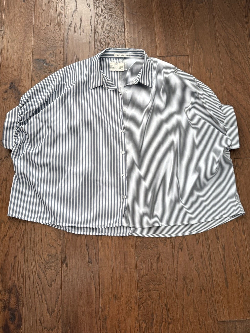 NWT Day + Moon Women’s Blue & White Striped Button-Up Shirt size medium
